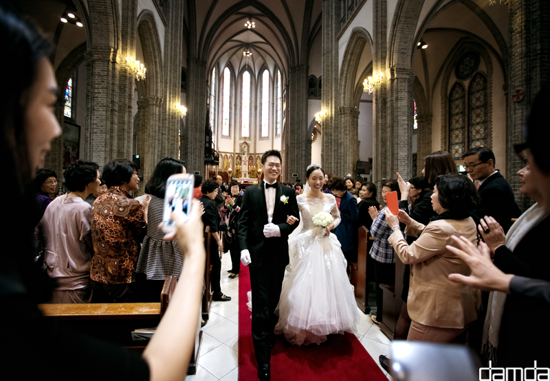 담다스튜디오_본식스냅_명동성당_0027.jpg